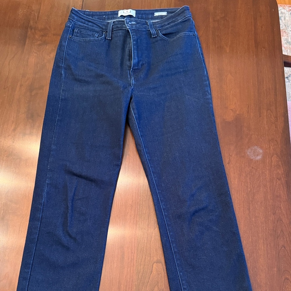 Deep rinse  Women's Jeans. Letters to Juliet.  Straight leg. Great dressier Jean